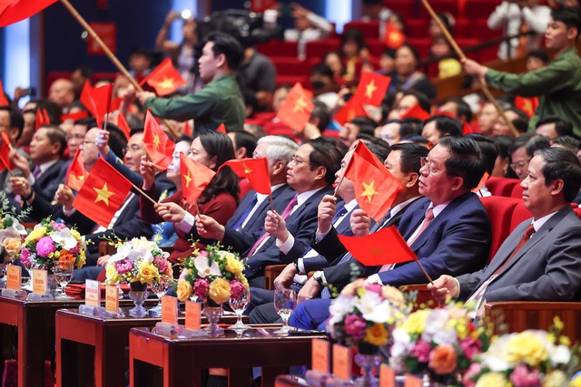 Thủ tướng Phạm Minh Ch&iacute;nh: Những điển h&igrave;nh ti&ecirc;n tiến đều toả s&aacute;ng tinh thần y&ecirc;u nước  - Ảnh 2.