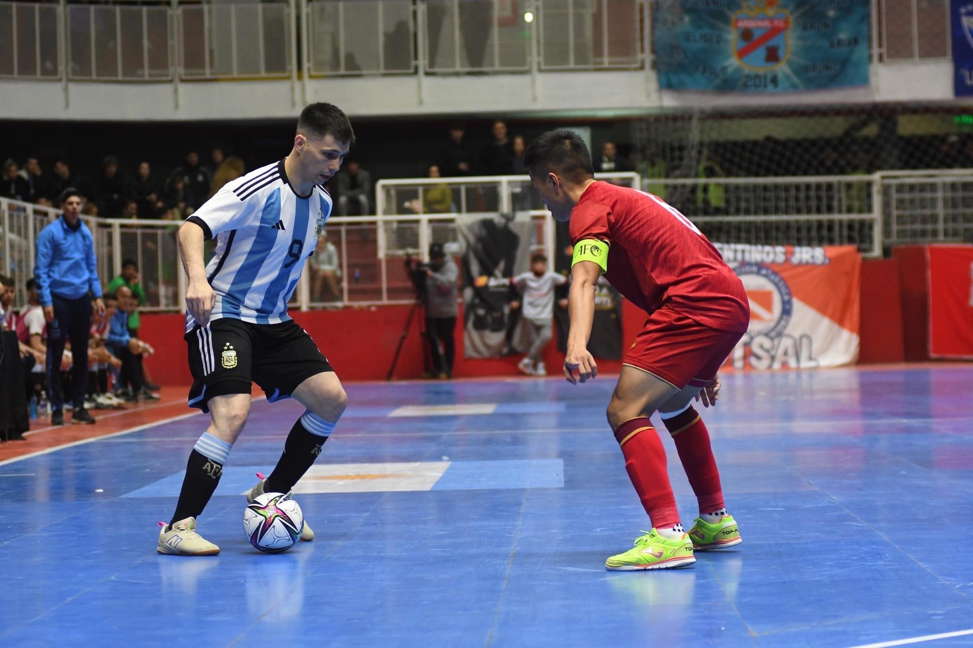 Tuyển futsal Việt Nam thua đậm &aacute; qu&acirc;n World Cup 2021 - Ảnh 2.