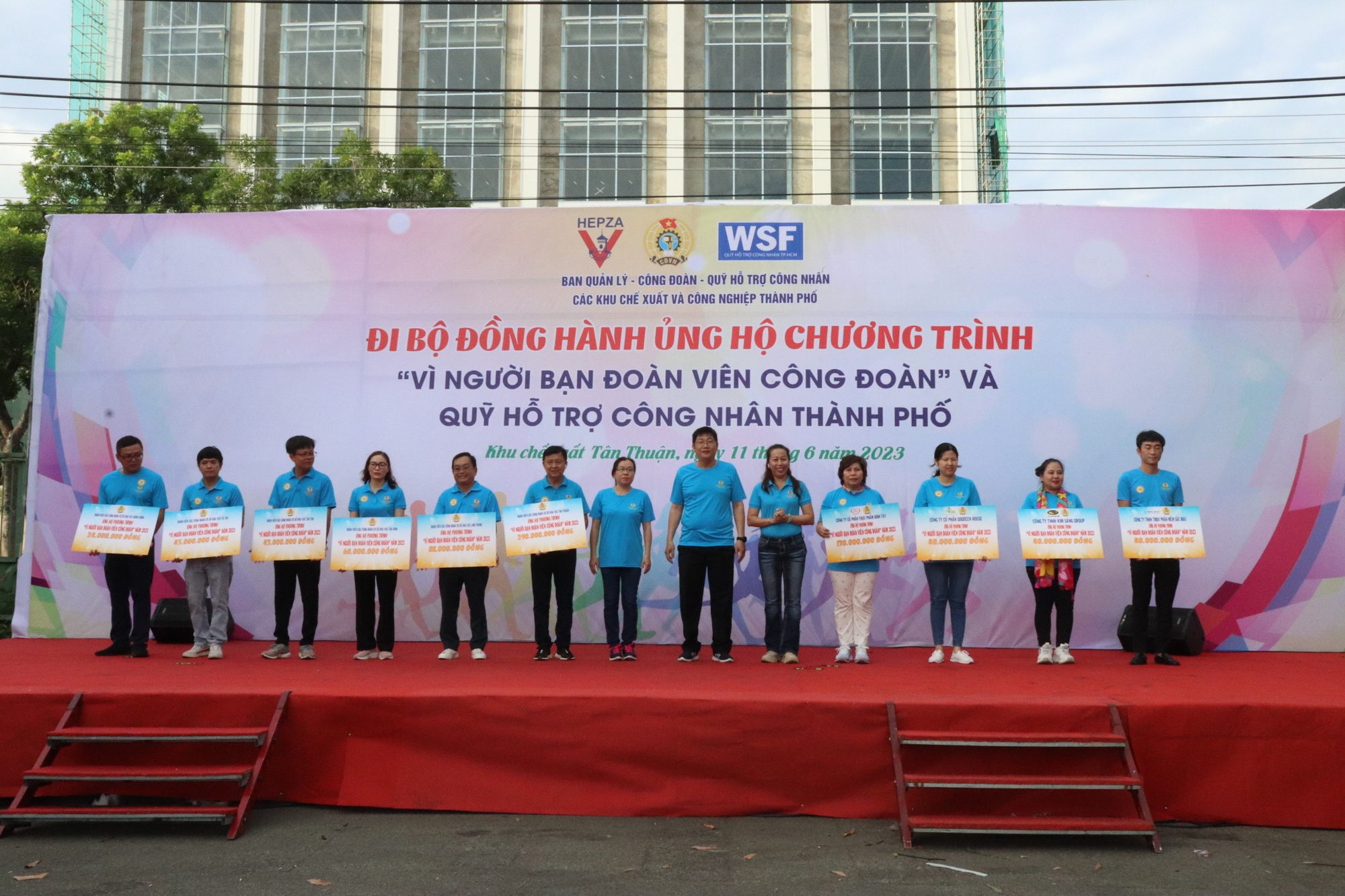 Quyên góp hơn 3 tỉ đồng từ giải đi bộ công nhân - Ảnh 3.