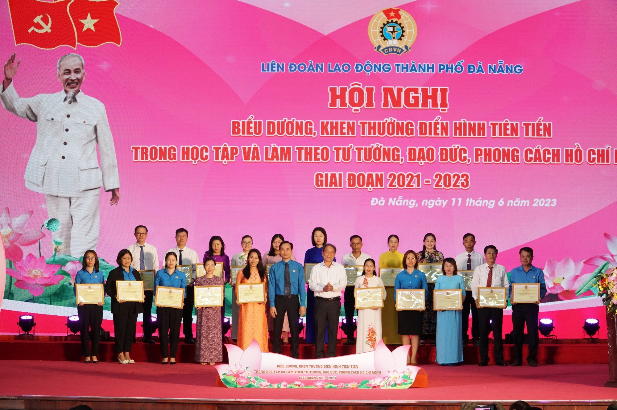 Đà Nẵng: Tuyên dương 121 cá nhân, tập thể điển hình trong học tập Bác - Ảnh 2.