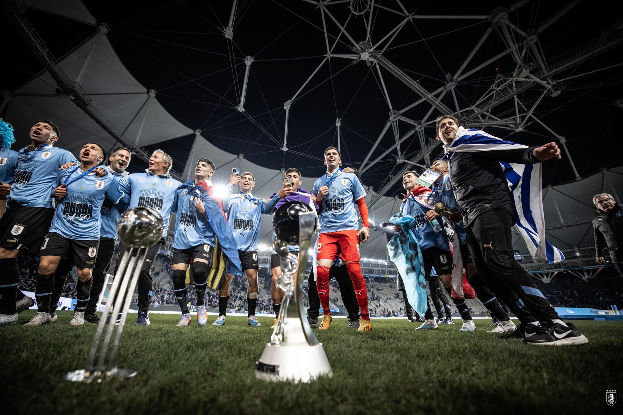 U20 Uruguay v&ocirc; địch U20 World Cup, t&acirc;n binh Israel g&acirc;y sốc - Ảnh 2.