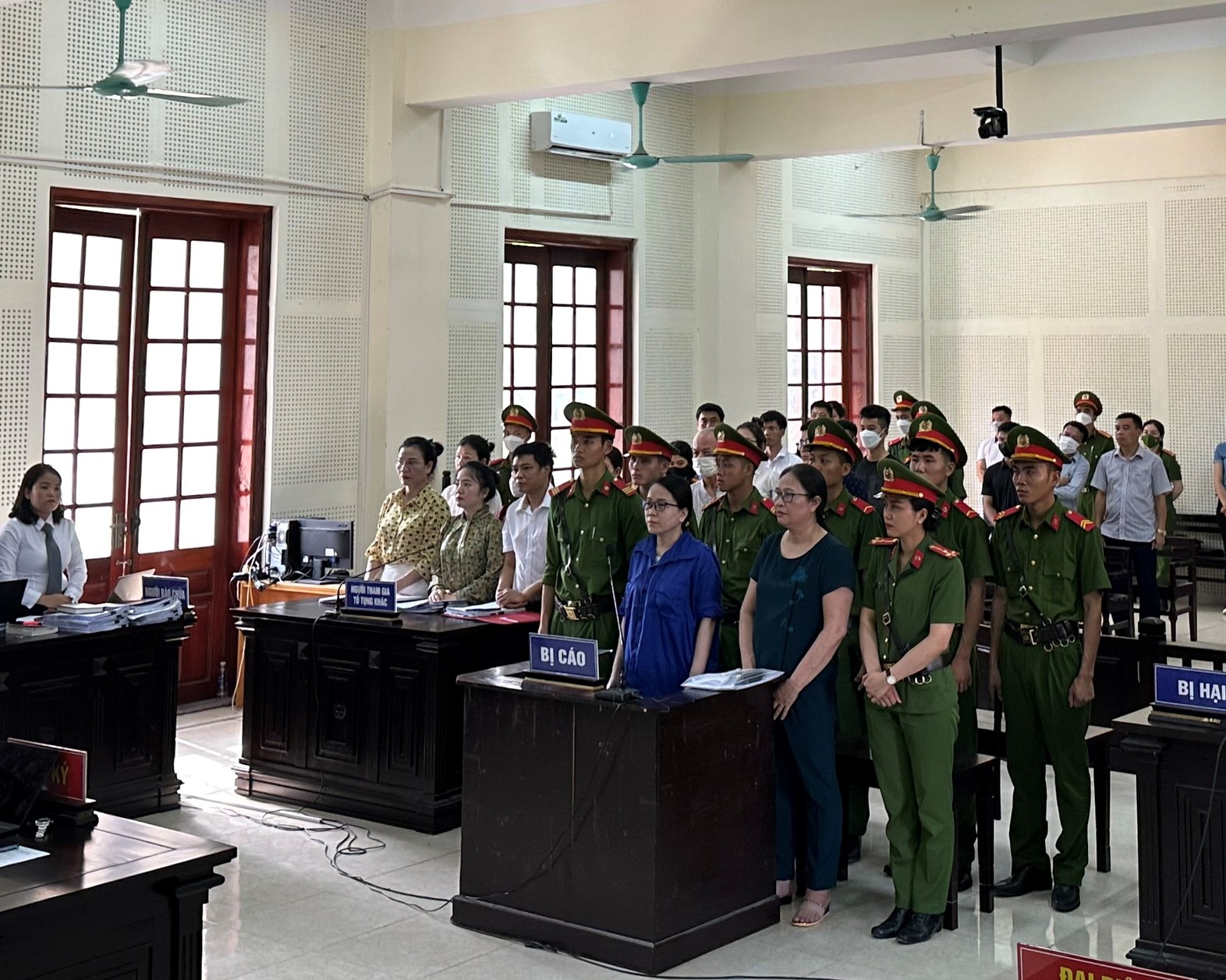 Xử ph&uacute;c thẩm cựu gi&aacute;m đốc trung t&acirc;m gi&aacute;o dục ở Nghệ An - Ảnh 2.