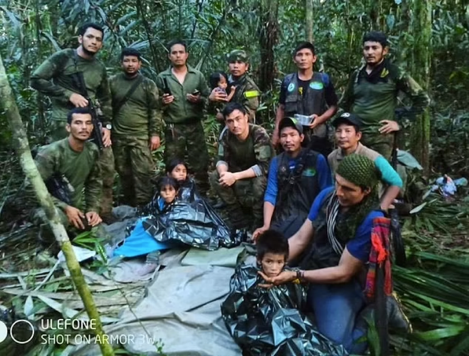 Vụ "phép mầu" Colombia: Mẹ 4 đứa trẻ sống thêm 4 ngày sau khi máy bay rơi