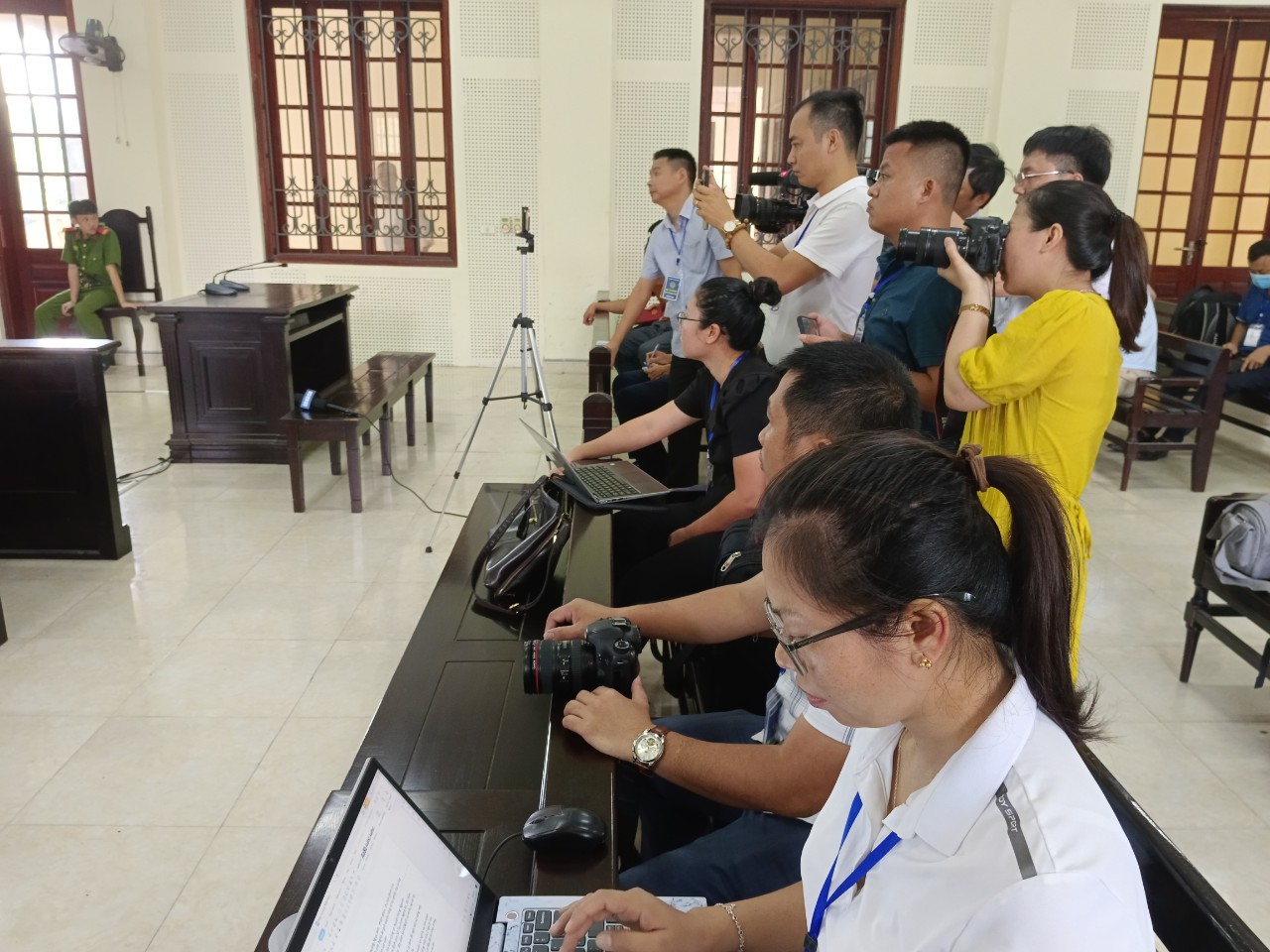 Xử ph&uacute;c thẩm cựu gi&aacute;m đốc trung t&acirc;m gi&aacute;o dục ở Nghệ An - Ảnh 4.
