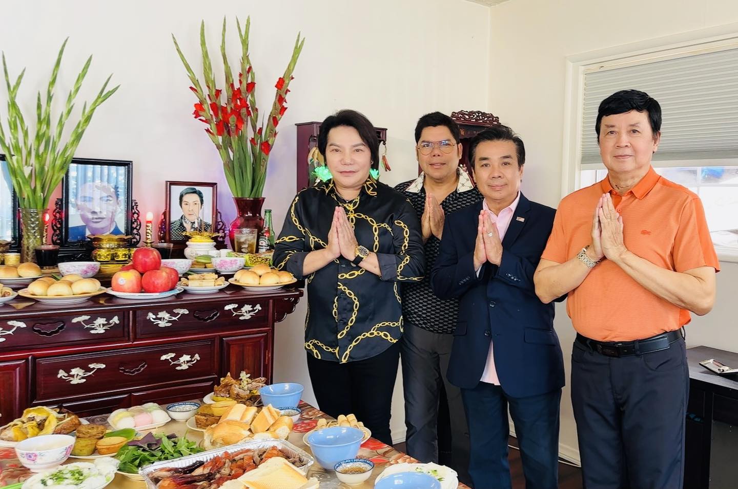 Nghệ sĩ Linh Tâm tổ chức cúng 100 ngày mất của NSƯT Vũ Linh tại Mỹ