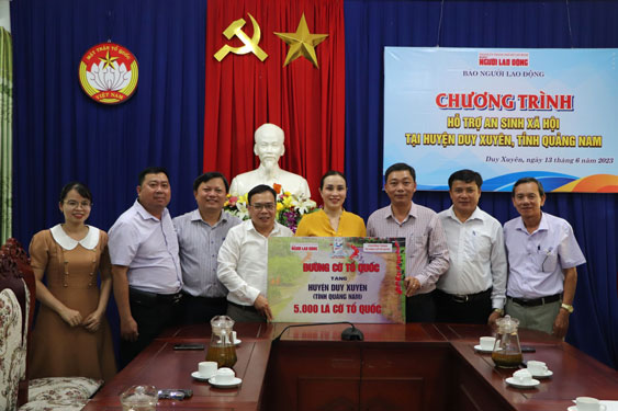 Trao 5.000 lá cờ Tổ quốc tại tỉnh Quảng Nam