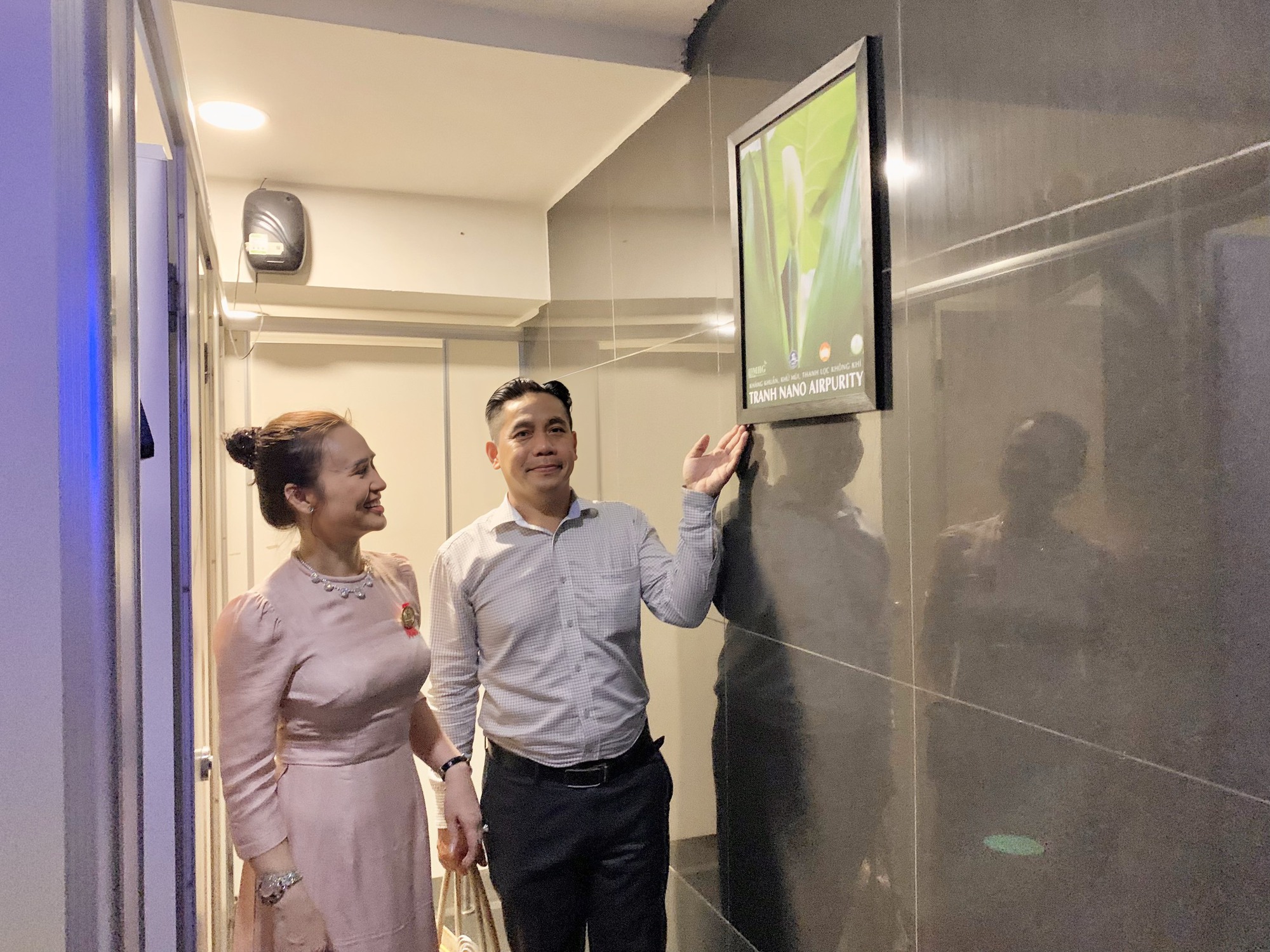 TP HCM: Tặng tranh cho các quán cà phê hỗ trợ nhà vệ sinh miễn phí - Ảnh 4.