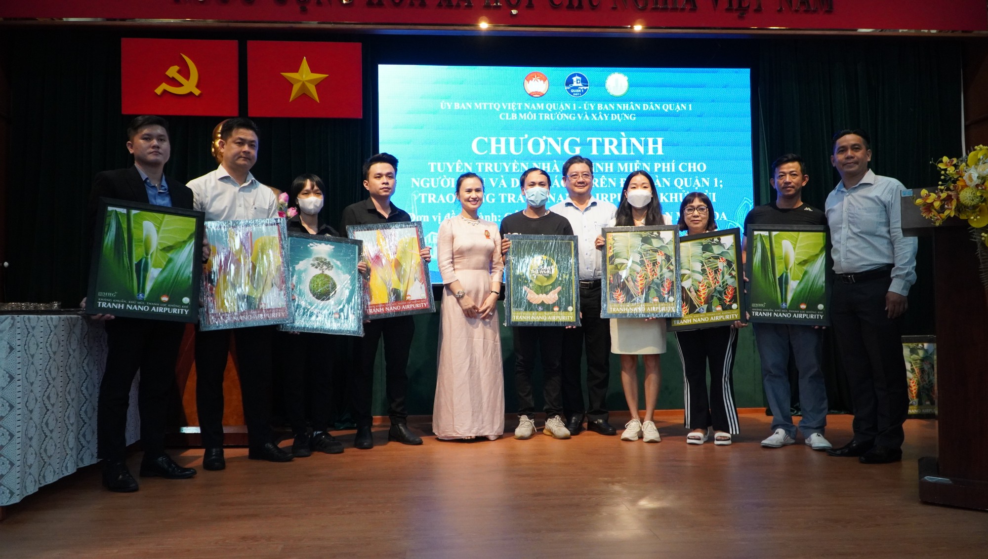 TP HCM: Tặng tranh cho các quán cà phê hỗ trợ nhà vệ sinh miễn phí