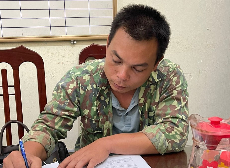 Bị yêu cầu kiểm tra nồng độ cồn, đánh cảnh sát bị thương