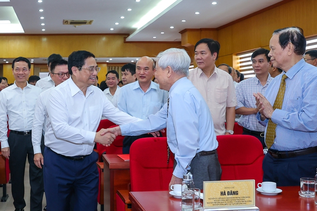 Thủ tướng: B&aacute;o ch&iacute; phải lấy c&aacute;i đẹp dẹp c&aacute;i xấu, lấy t&iacute;ch cực đẩy l&ugrave;i ti&ecirc;u cực - Ảnh 3.