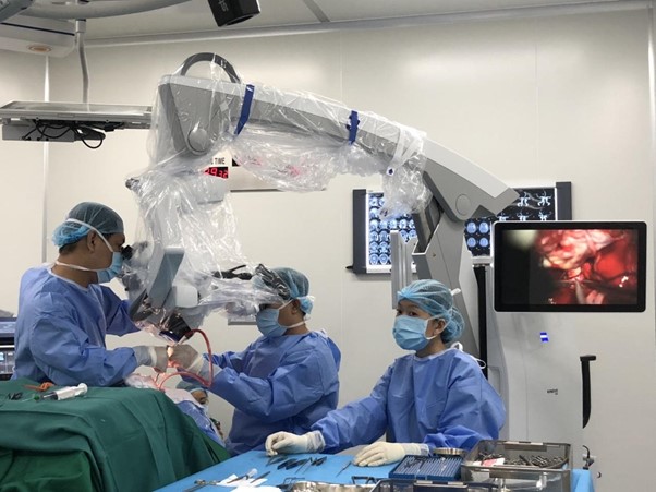 Ca mổ não thấy rõ từng sợi dây thần kinh