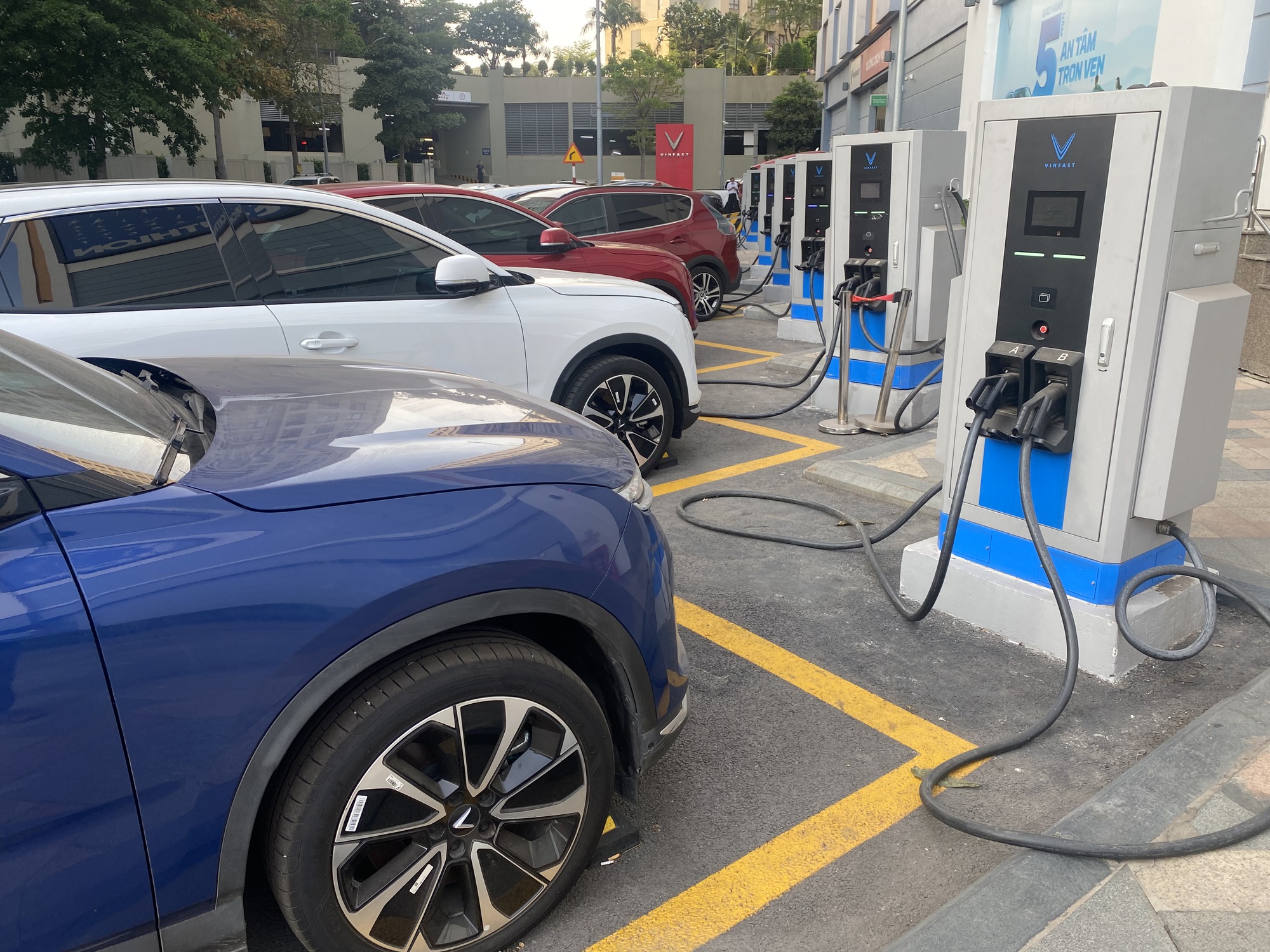 Sử dụng ôtô điện VinFast bị lỗi sẽ được "đền" tiền
