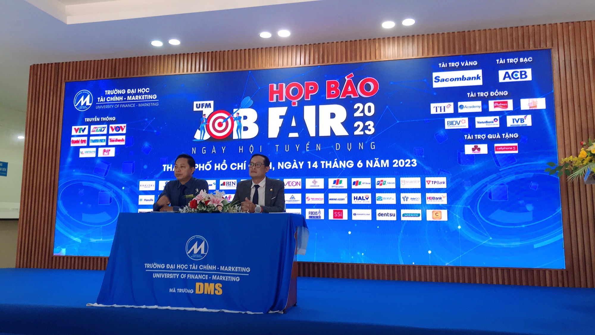 Gần 3.000 đầu việc làm trong ngày hội tuyển dụng