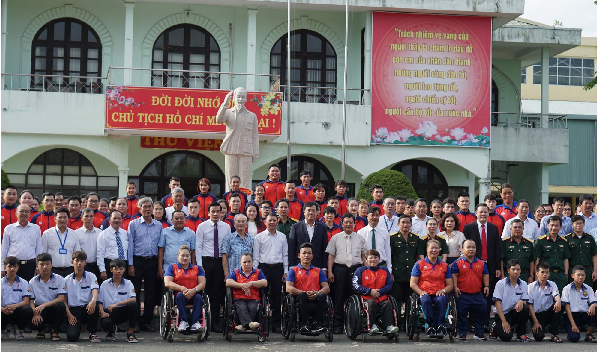 Tuyên dương HLV, VĐV dự SEA Games 32 và ASEAN Para Games 12 - Ảnh 1.
