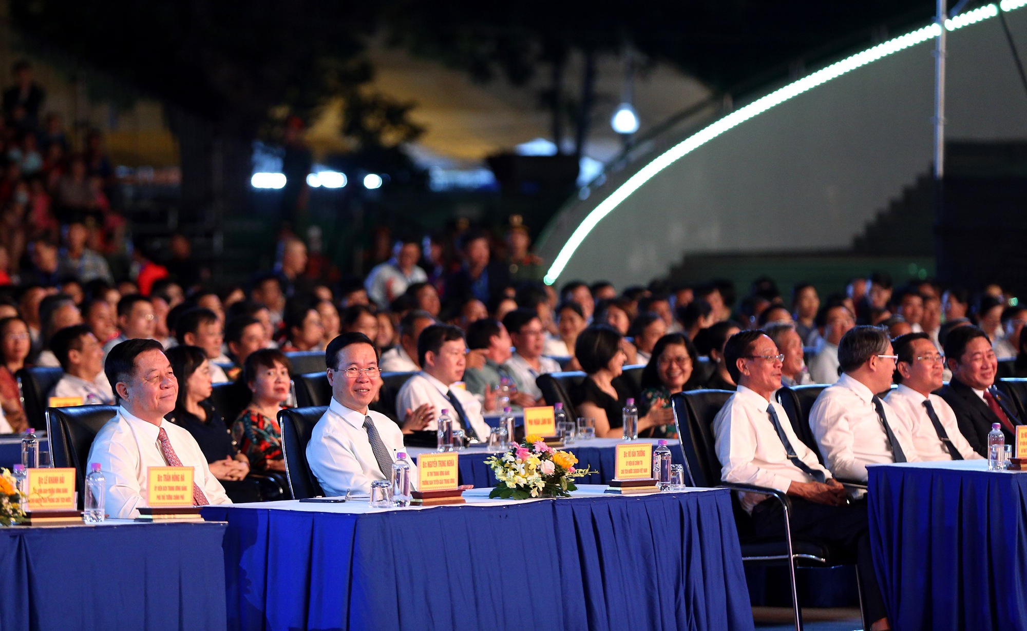 Khai mạc Lễ hội Nho - Vang Ninh Thuận 2023, đ&oacute;n nhận bằng ghi danh nghệ thuật l&agrave;m gốm Chăm - Ảnh 1.