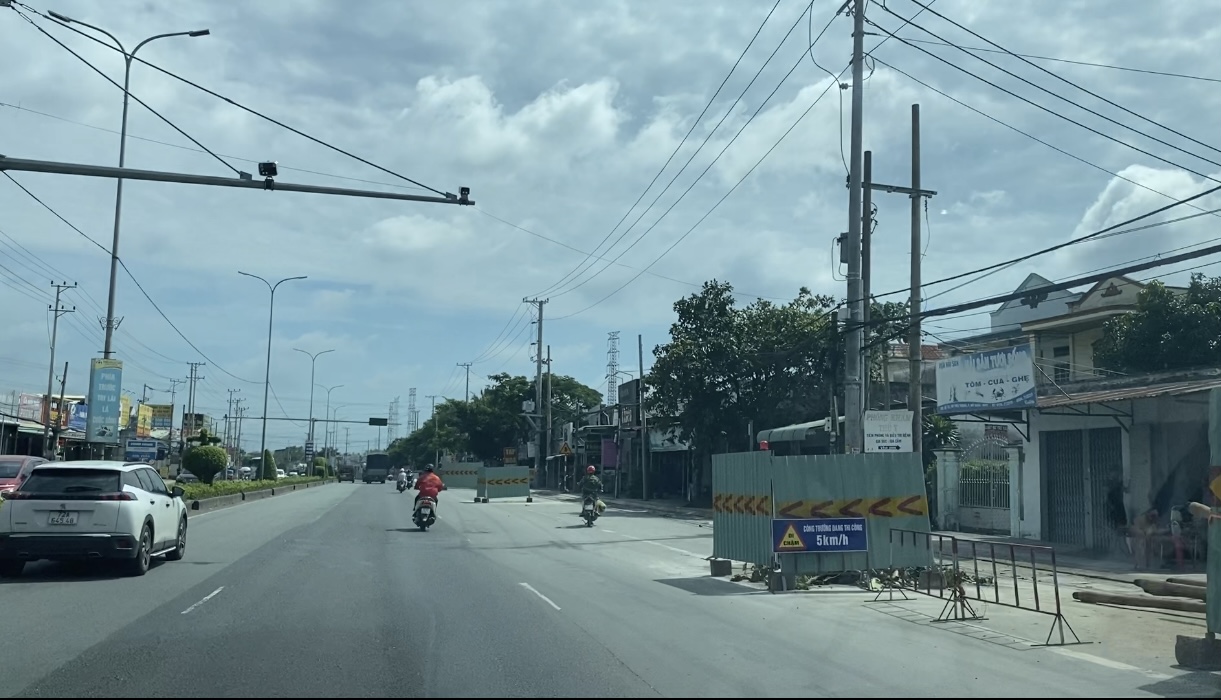 Bẫy nguy hiểm tr&ecirc;n Quốc lộ 51: H&igrave;nh ảnh sau phản &aacute;nh của B&aacute;o Người Lao Động - Ảnh 4.