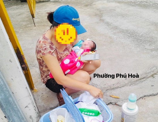 Một trẻ sơ sinh bị bỏ rơi trước cổng chùa ở Bình Dương