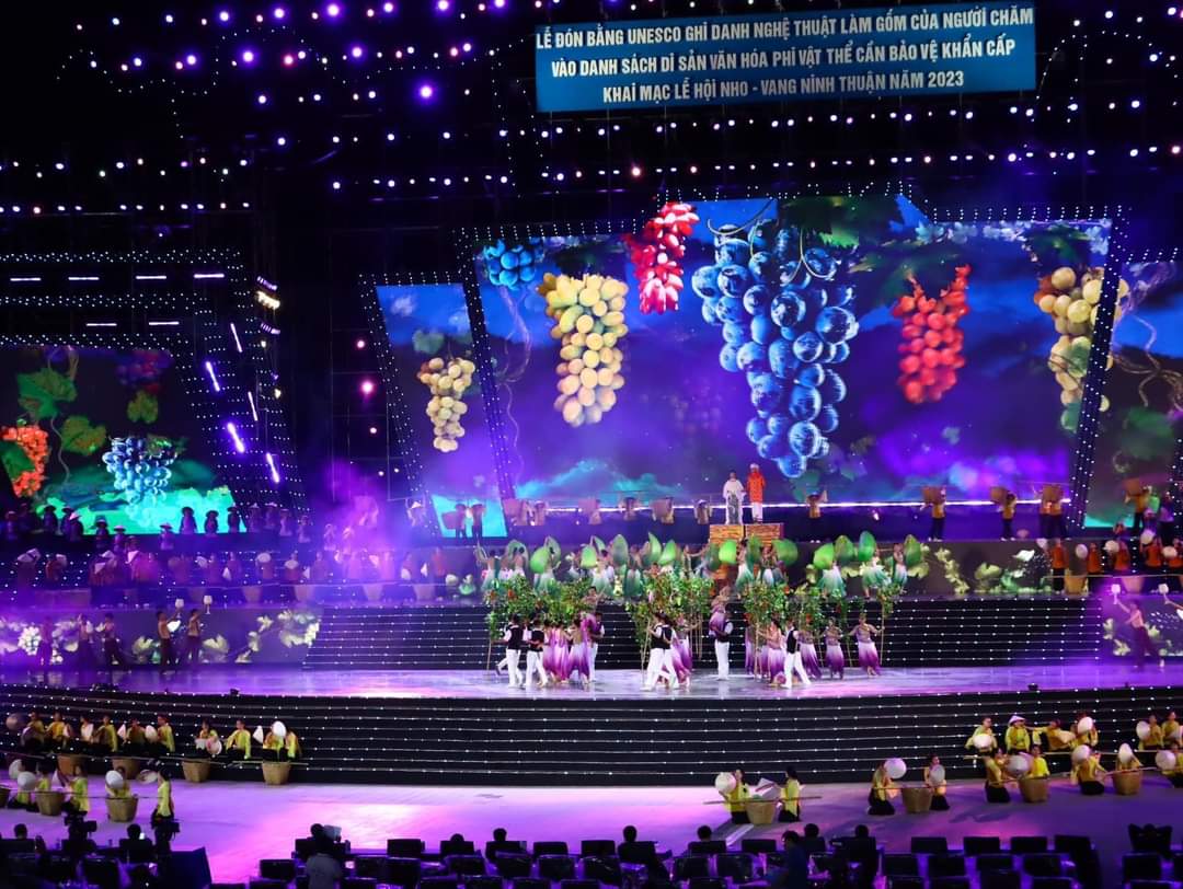 Khai mạc Lễ hội Nho - Vang Ninh Thuận 2023, đón nhận bằng ghi danh nghệ thuật làm gốm Chăm