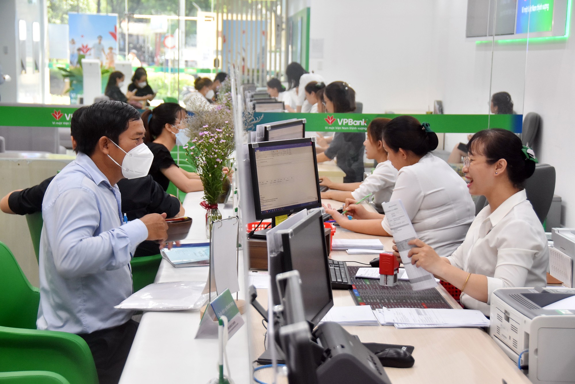 Lãi suất đã giảm, chờ tín dụng khởi sắc