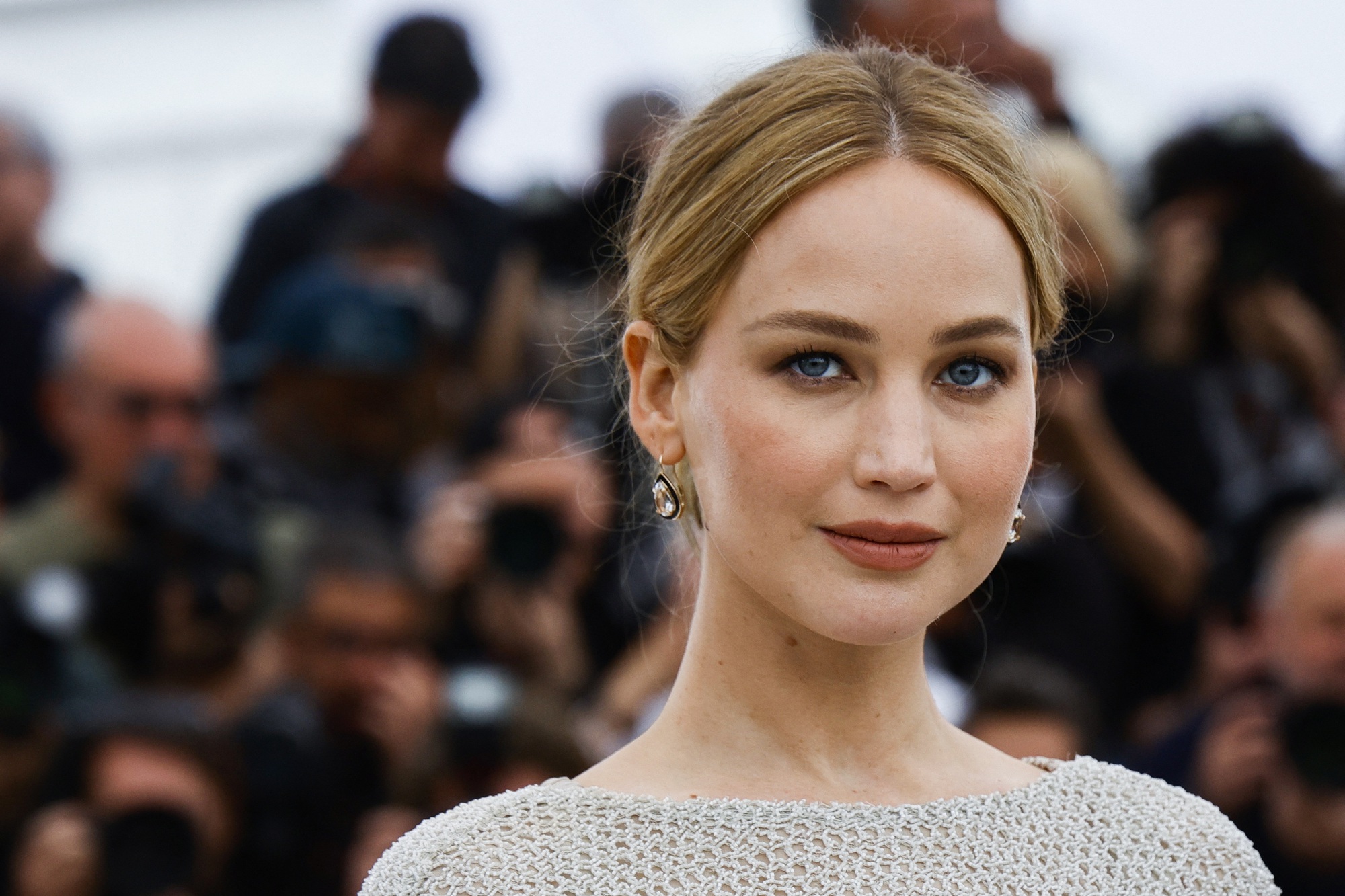 “Kiều nữ” Jennifer Lawrence gây sốc khi tố mẹ bán bồn cầu - Ảnh 1.