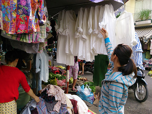 Nguy cơ mắc bệnh da liễu khi mặc đồ “secondhand”