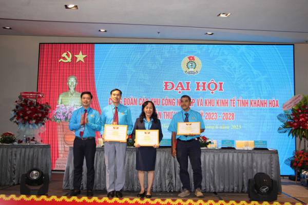 C&ocirc;ng đo&agrave;n KCN Kh&aacute;nh H&ograve;a tăng cường c&ocirc;ng t&aacute;c chăm lo người lao động - Ảnh 4.
