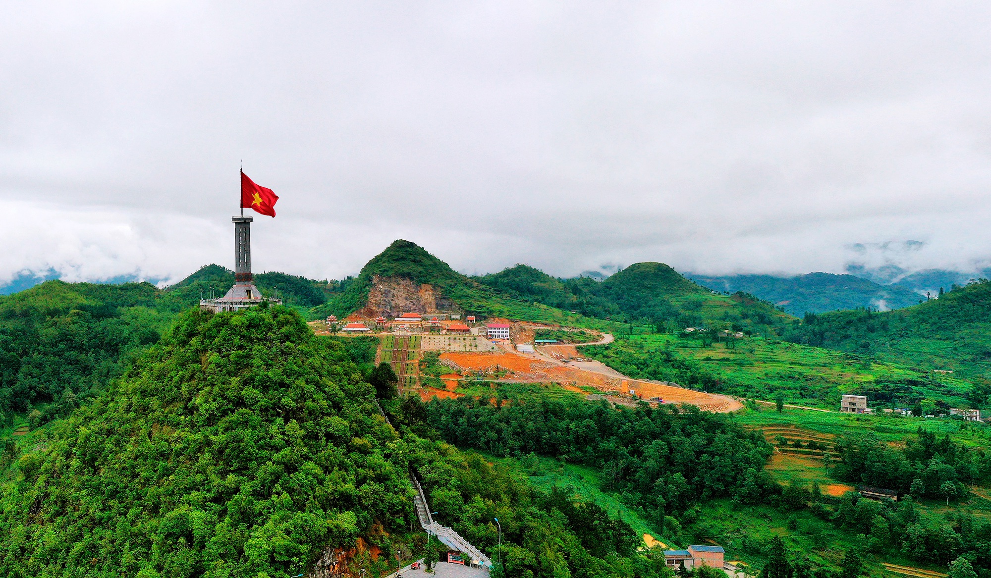 CUỘC THI ẢNH "THIÊNG LIÊNG CỜ TỔ QUỐC": Những cột mốc chủ quyền thiêng liêng