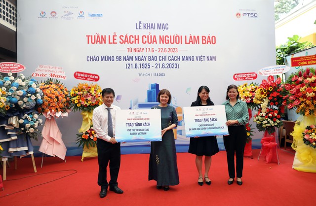 Tưng bừng khai mạc Tuần lễ sách của Người làm báo tại TP HCM - Ảnh 6.
