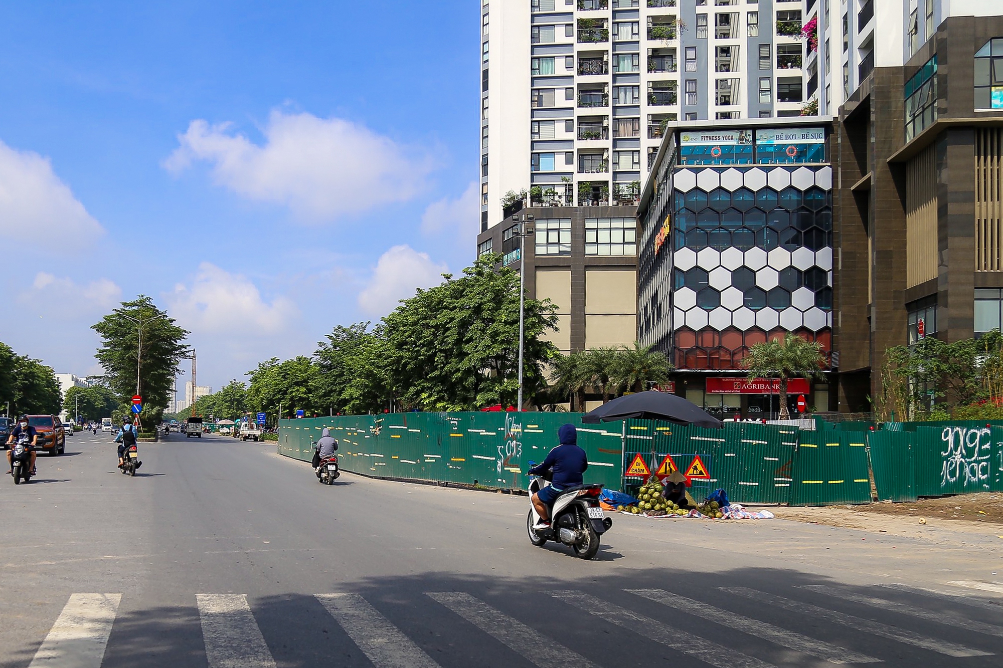 H&agrave;ng loạt l&ocirc; cốt &aacute;n ngữ tr&ecirc;n nhiều tuyến đường g&acirc;y &ugrave;n tắc - Ảnh 4.
