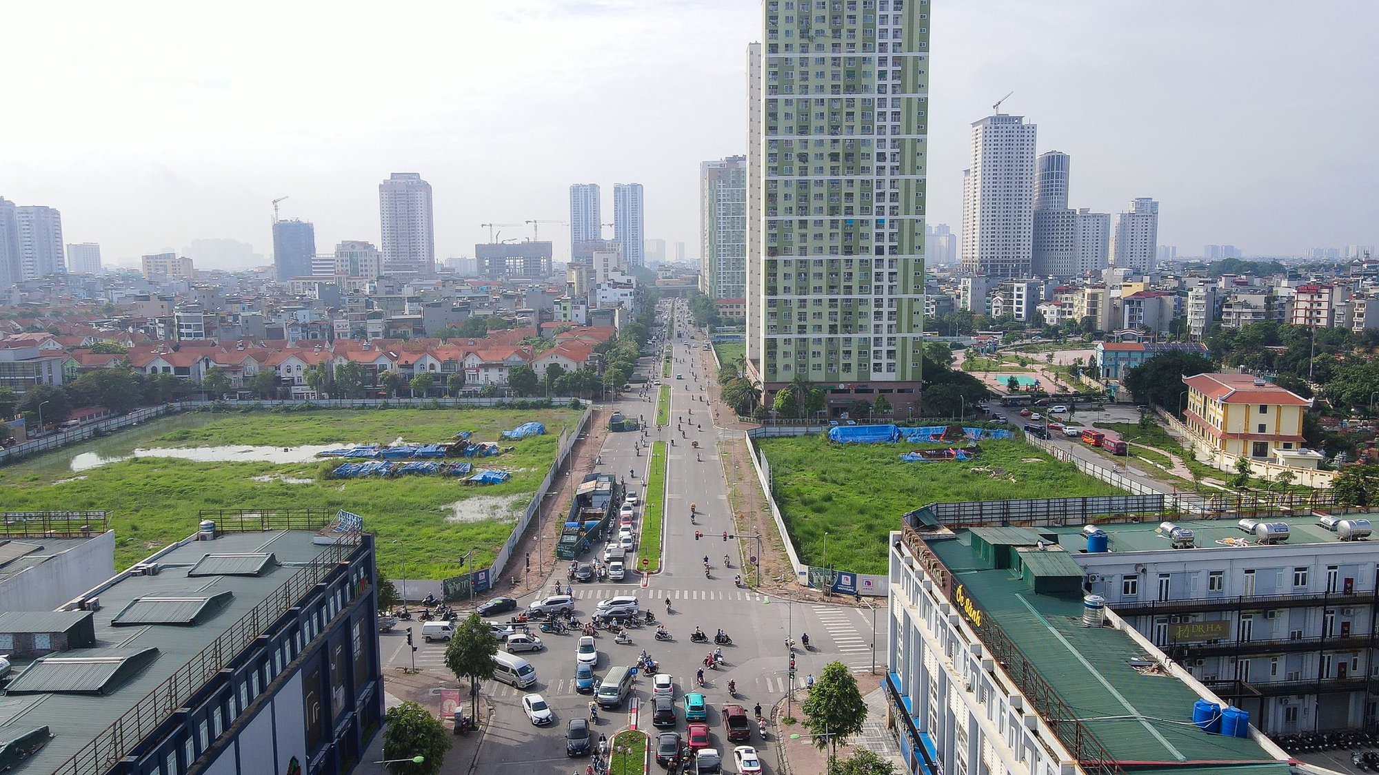 H&agrave;ng loạt l&ocirc; cốt &aacute;n ngữ tr&ecirc;n nhiều tuyến đường g&acirc;y &ugrave;n tắc - Ảnh 5.