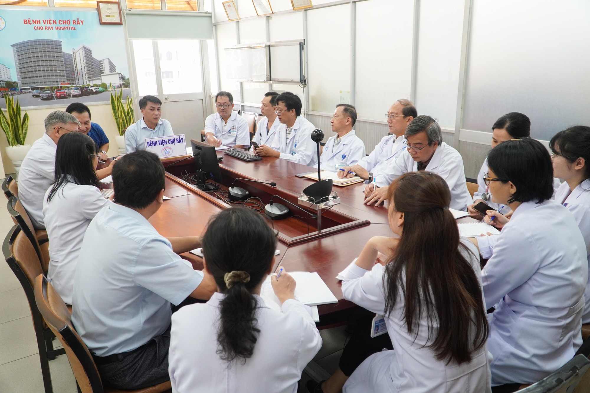 Bệnh viện Chợ Rẫy mở đường dây nóng hỗ trợ y tế mùa thi 2023