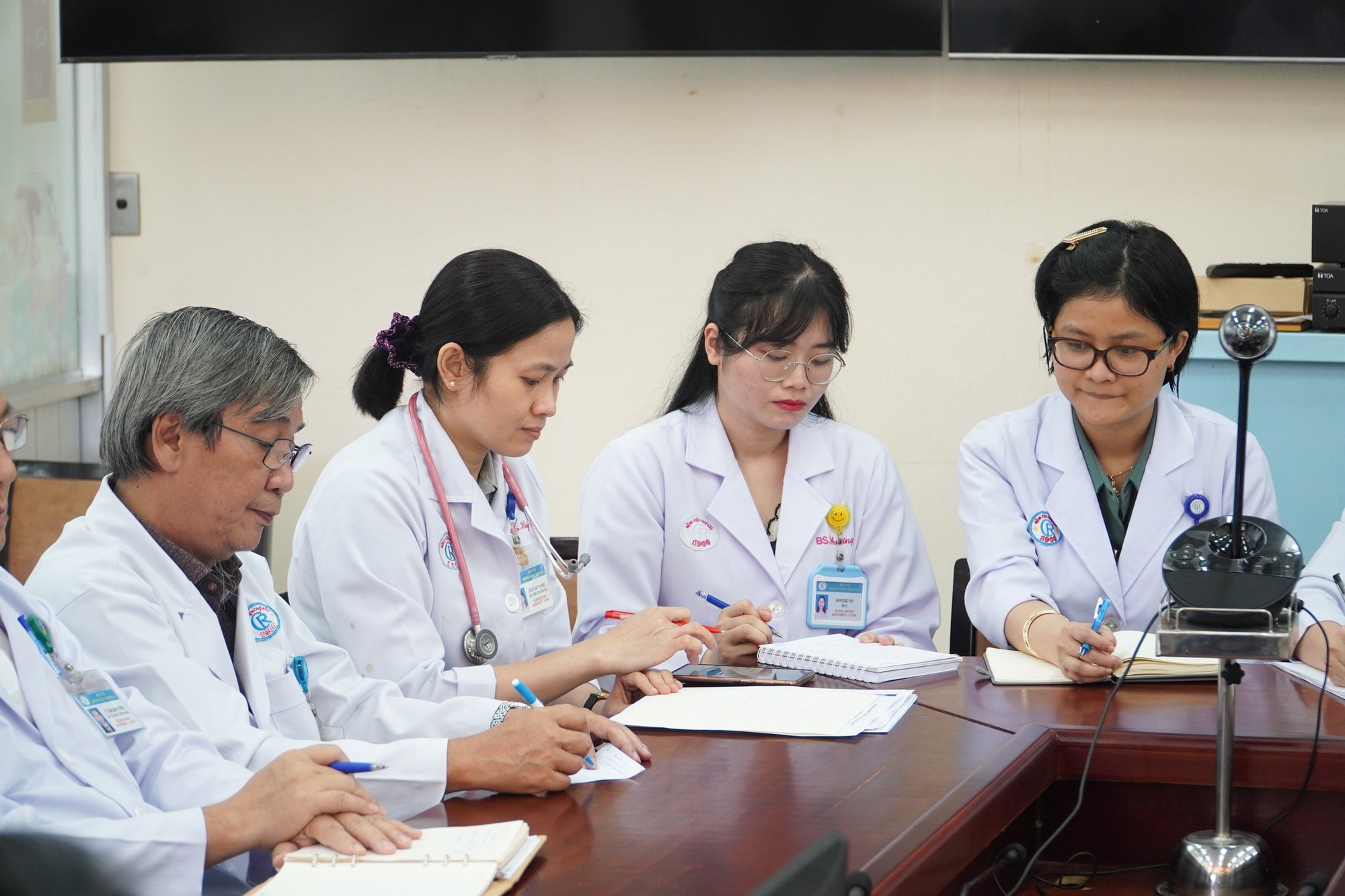 Bệnh viện Chợ Rẫy mở đường d&acirc;y n&oacute;ng hỗ trợ y tế m&ugrave;a thi 2023 - Ảnh 3.