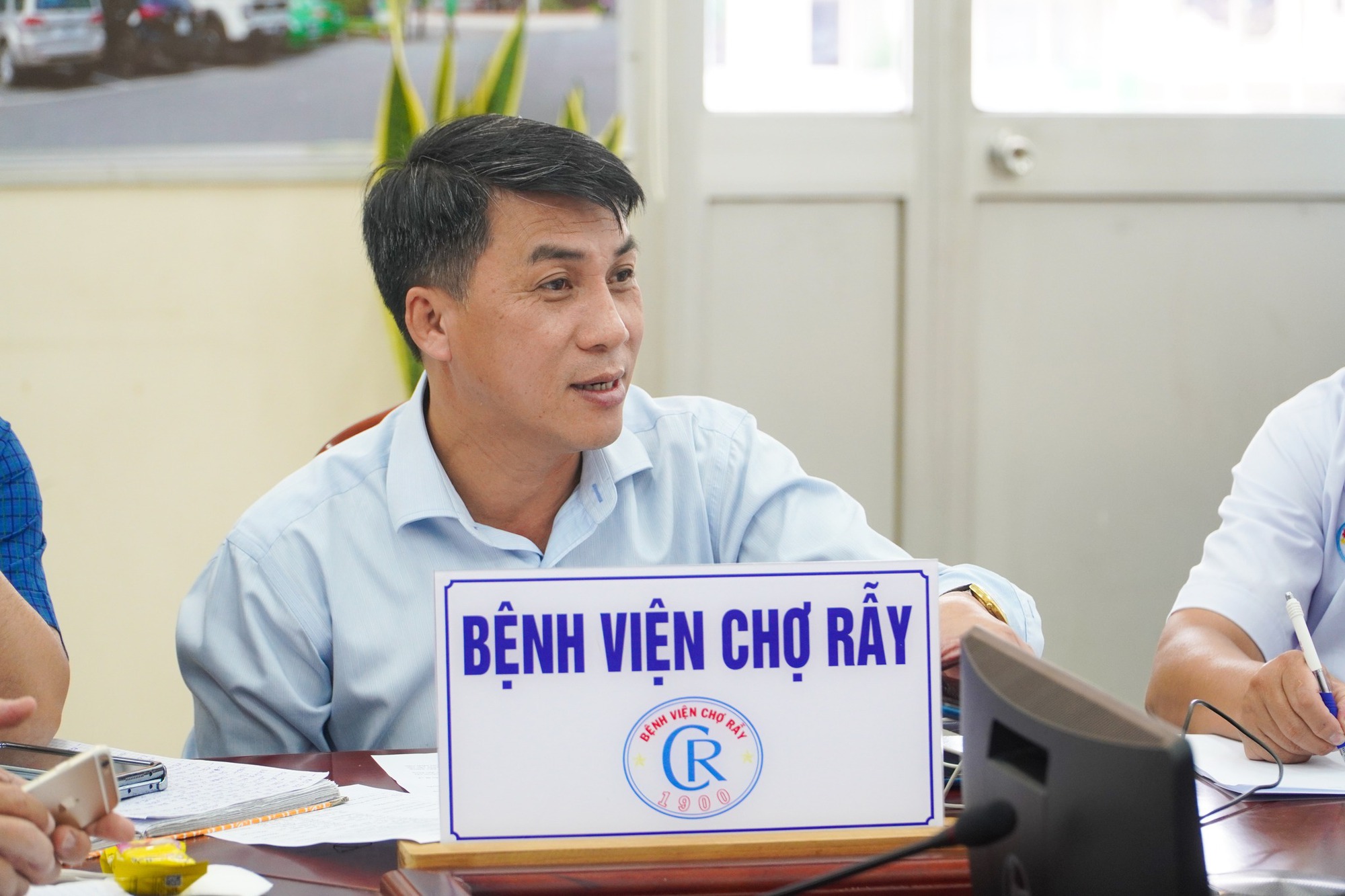 Bệnh viện Chợ Rẫy mở đường d&acirc;y n&oacute;ng hỗ trợ y tế m&ugrave;a thi 2023 - Ảnh 1.