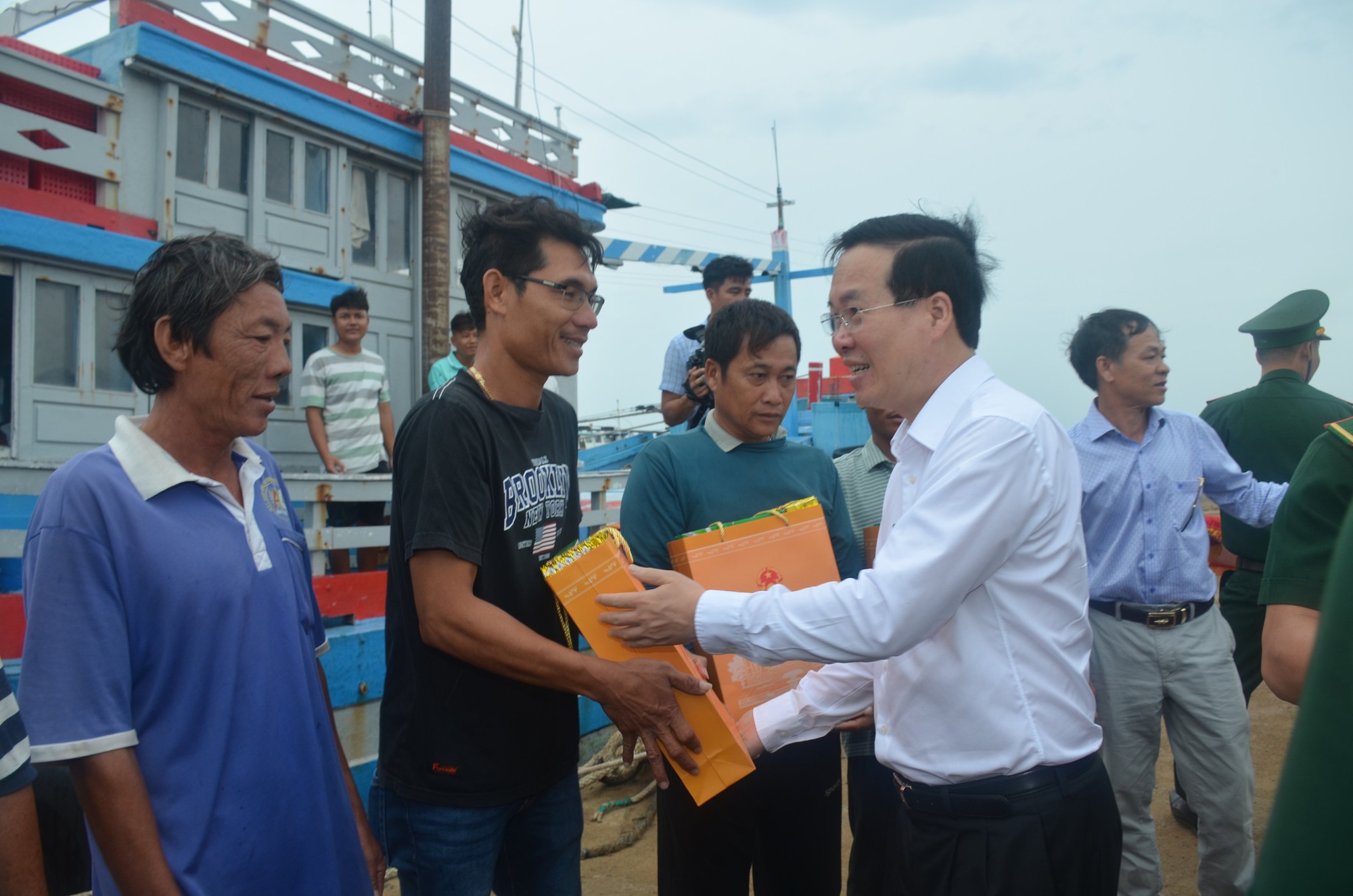 Chủ tịch nước: Bảo vệ vững chắc đảo Ph&uacute; Qu&yacute; l&agrave; nhiệm vụ h&agrave;ng đầu - Ảnh 3.