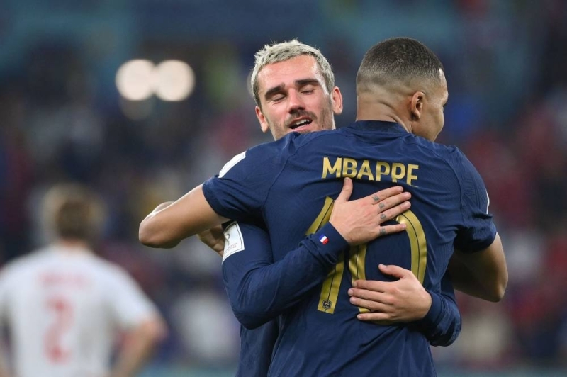 Griezmann thừa nhận "khó chịu" với Mbappe trên tuyển Pháp