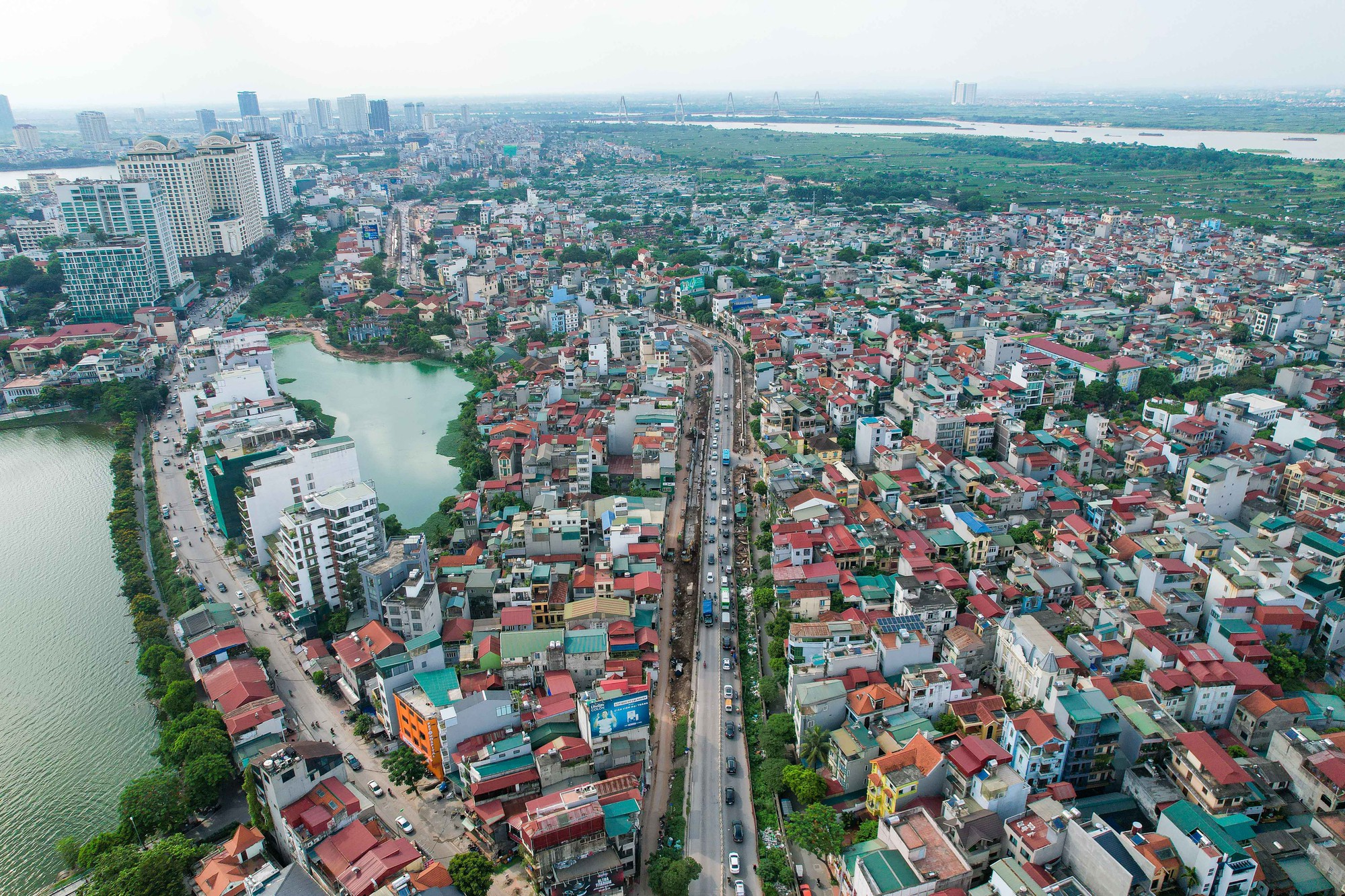 Mặt đường &Acirc;u Cơ nứt to&aacute;c khi thi c&ocirc;ng dự &aacute;n mở rộng đ&ecirc; - Ảnh 1.
