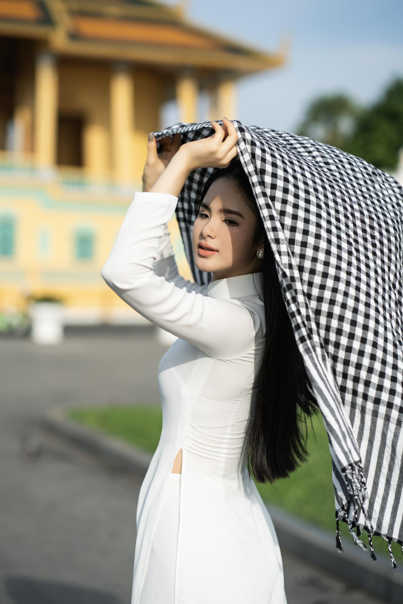 Top 5 hoa hậu du lịch Kiều Trương tinh kh&ocirc;i tại cung điện Ho&agrave;ng Gia Campuchia - Ảnh 3.