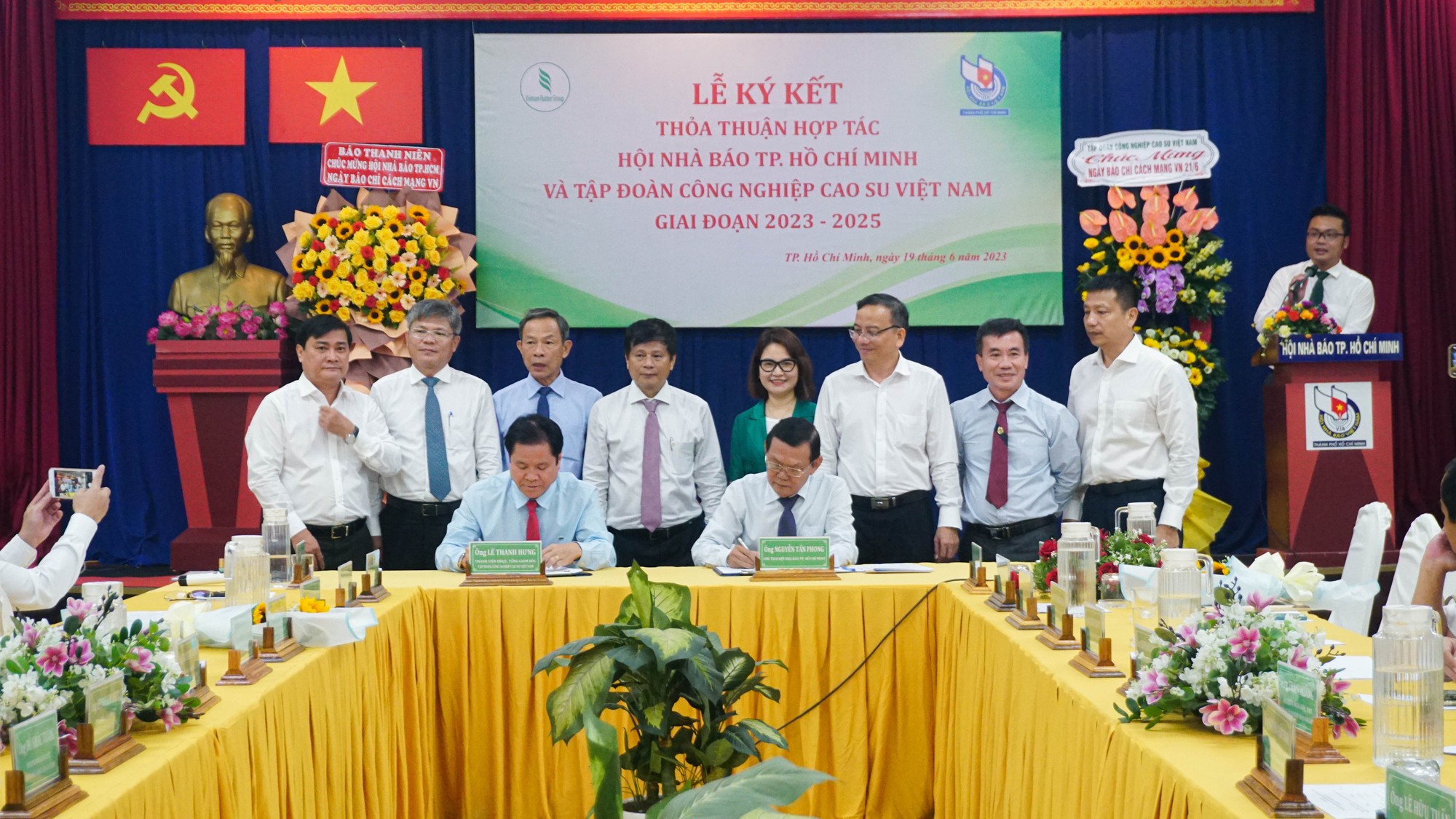 Hội Nh&agrave; b&aacute;o TP HCM v&agrave; Tập đo&agrave;n C&ocirc;ng nghiệp Cao su Việt Nam k&yacute; kết hợp t&aacute;c - Ảnh 3.