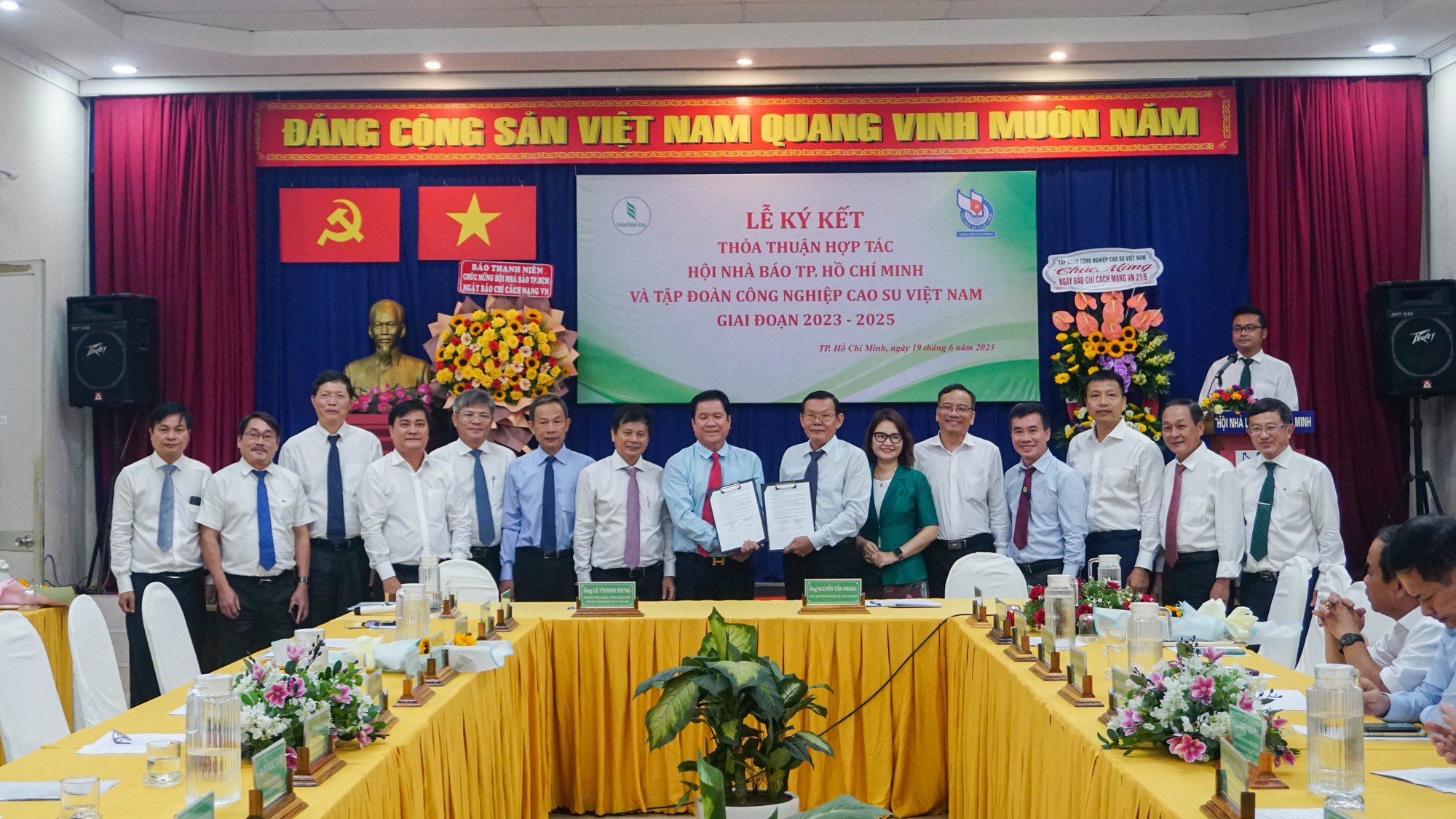 Hội Nhà báo TP HCM và Tập đoàn Công nghiệp Cao su Việt Nam ký kết hợp tác