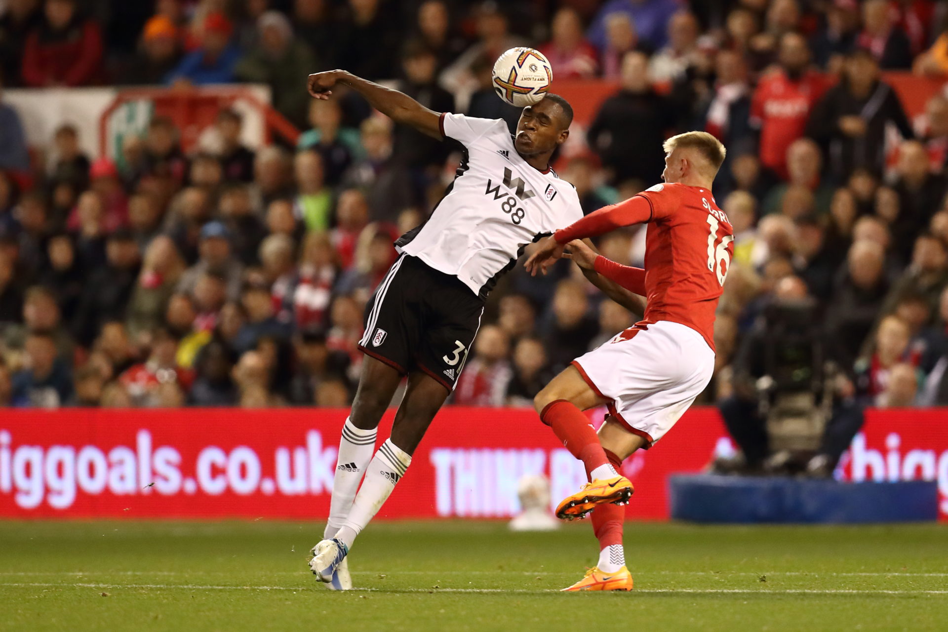 Tuyển thủ Hà Lan nhận án tù 18 tháng, cầu thủ Fulham bị cảnh sát bắt - Ảnh 4.