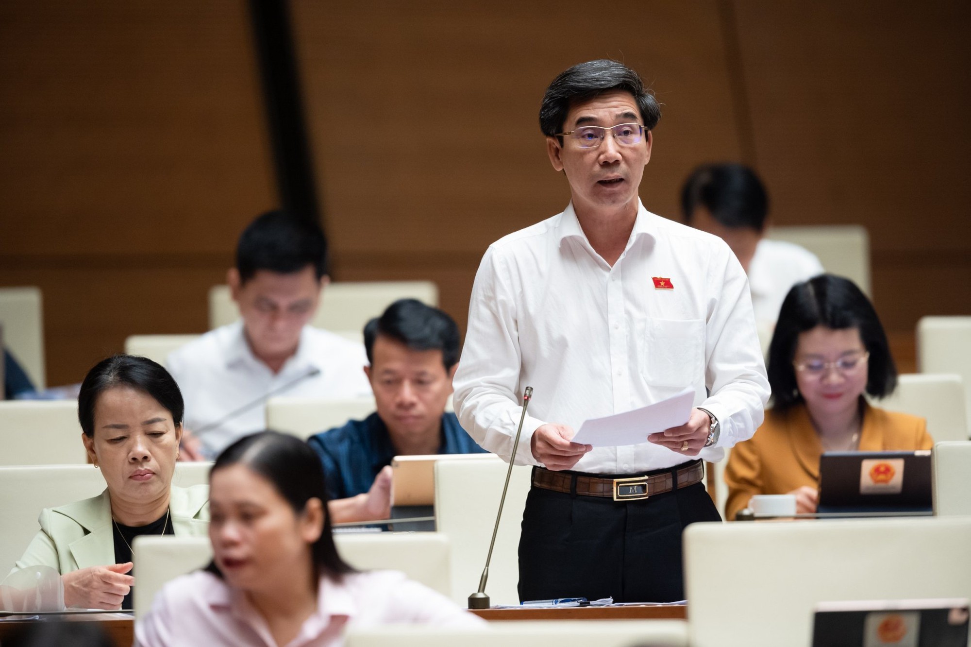 Đại biểu Quốc hội: Nhiều người nước ngoài núp bóng, thu mua nhiều đất đai - Ảnh 4.