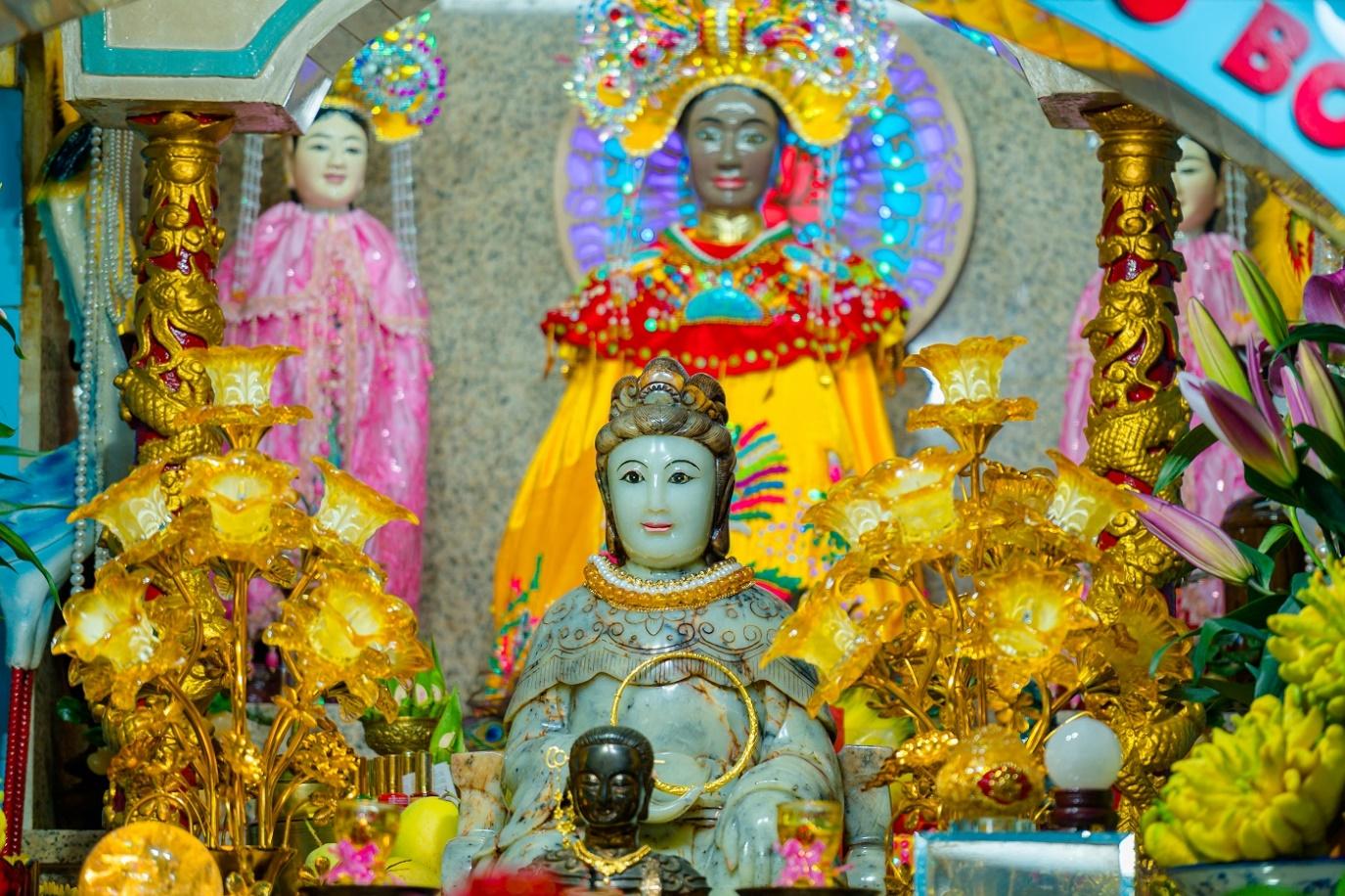 Lễ v&iacute;a B&agrave; Linh Sơn Th&aacute;nh Mẫu 2023 được tổ chức trang trọng tại hệ thống ch&ugrave;a B&agrave; T&acirc;y Ninh - Ảnh 3.