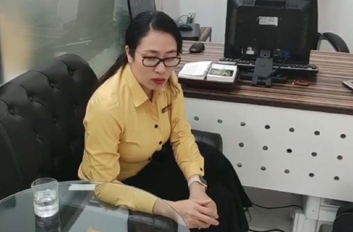 Thấy kh&aacute;ch c&oacute; biểu hiện bất thường khi r&uacute;t gần 1 tỉ đồng, nh&acirc;n vi&ecirc;n ng&acirc;n h&agrave;ng vội b&aacute;o c&ocirc;ng an - Ảnh 1.