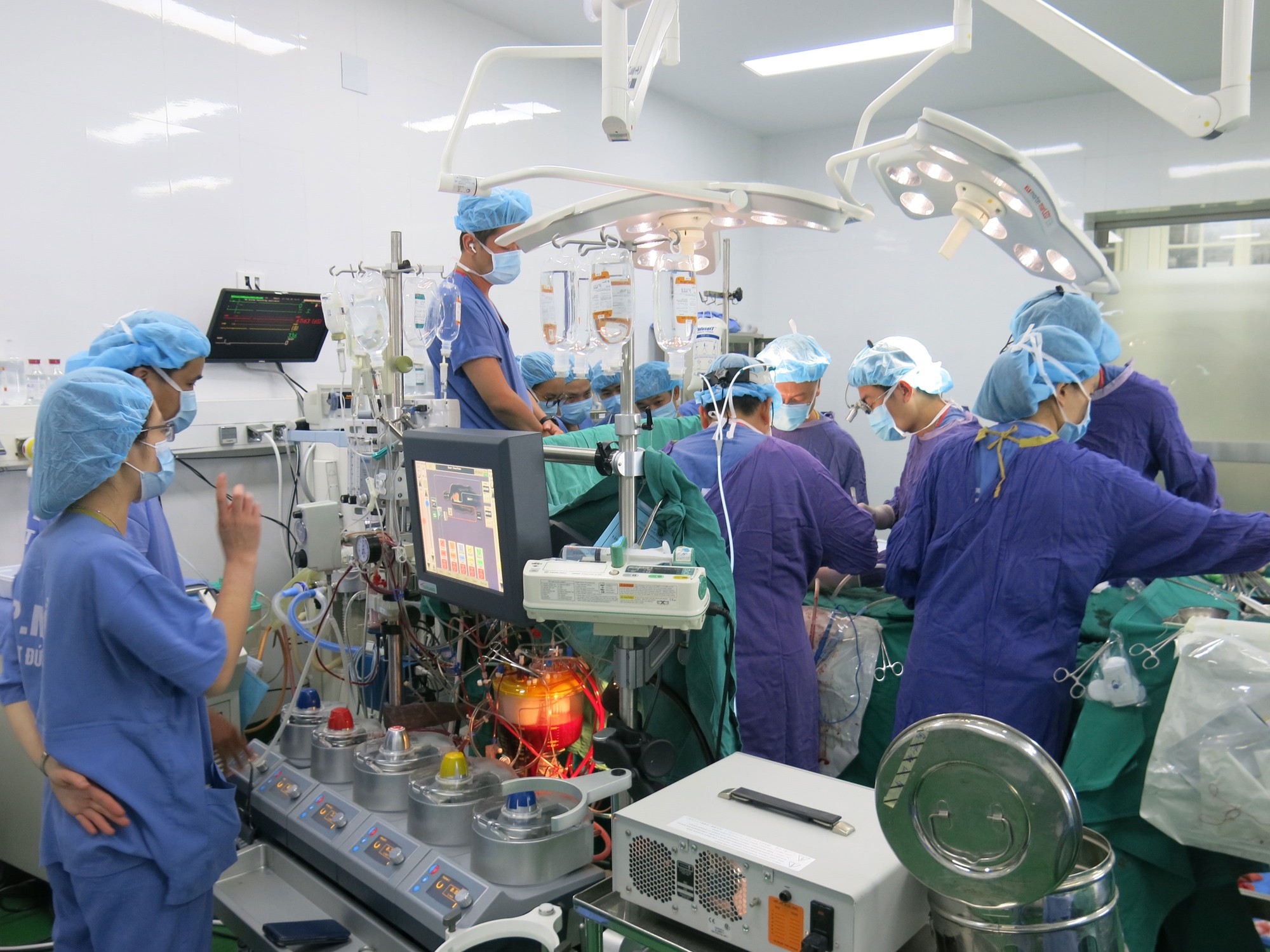 NGƯỜI THẦY THUỐC TRONG T&Ocirc;I: Đau đ&aacute;u, trăn trở với bệnh nh&acirc;n gh&eacute;p tạng - Ảnh 3.