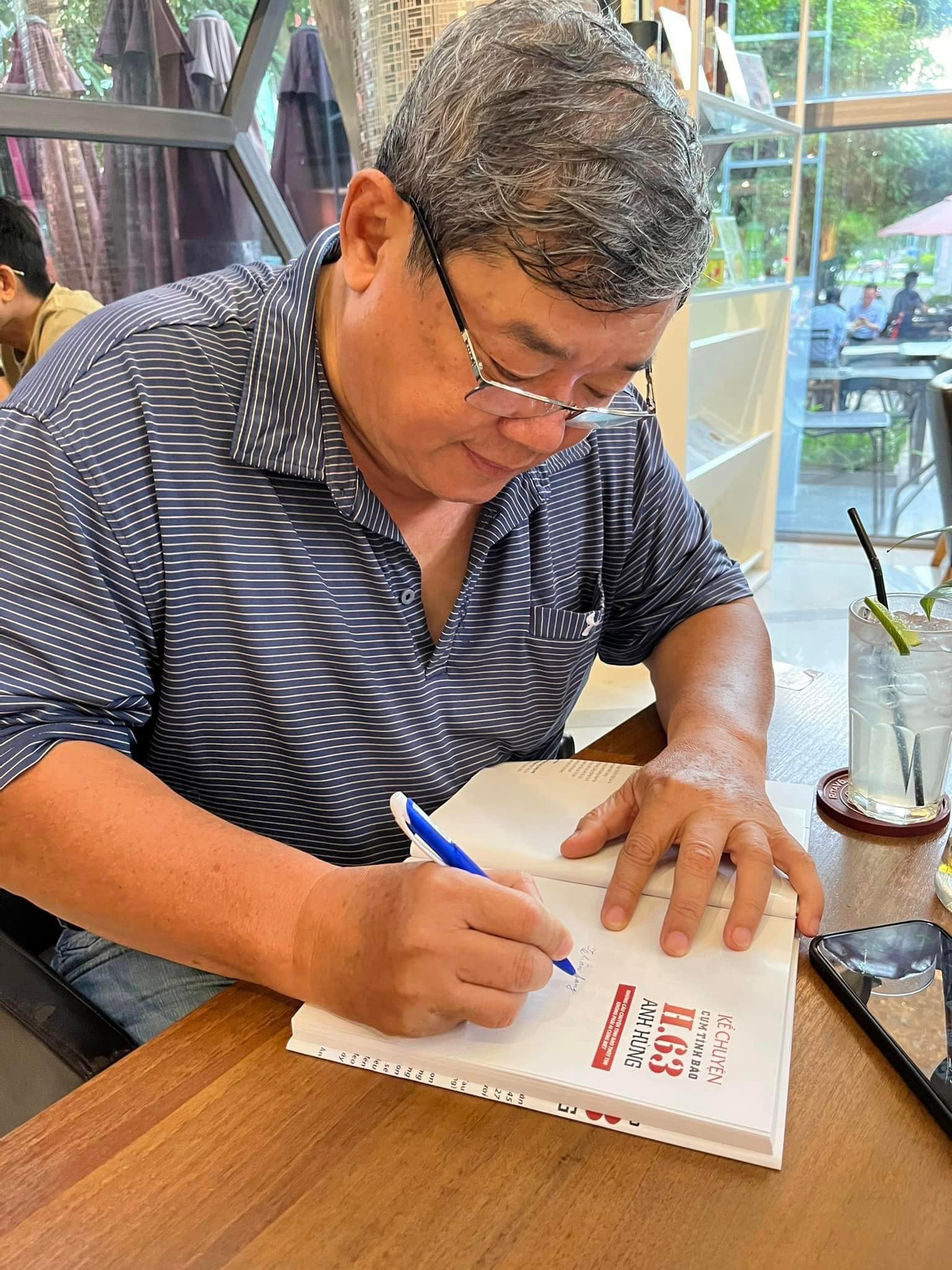 Khi nh&agrave; khoa học viết truyện t&igrave;nh b&aacute;o - Ảnh 3.