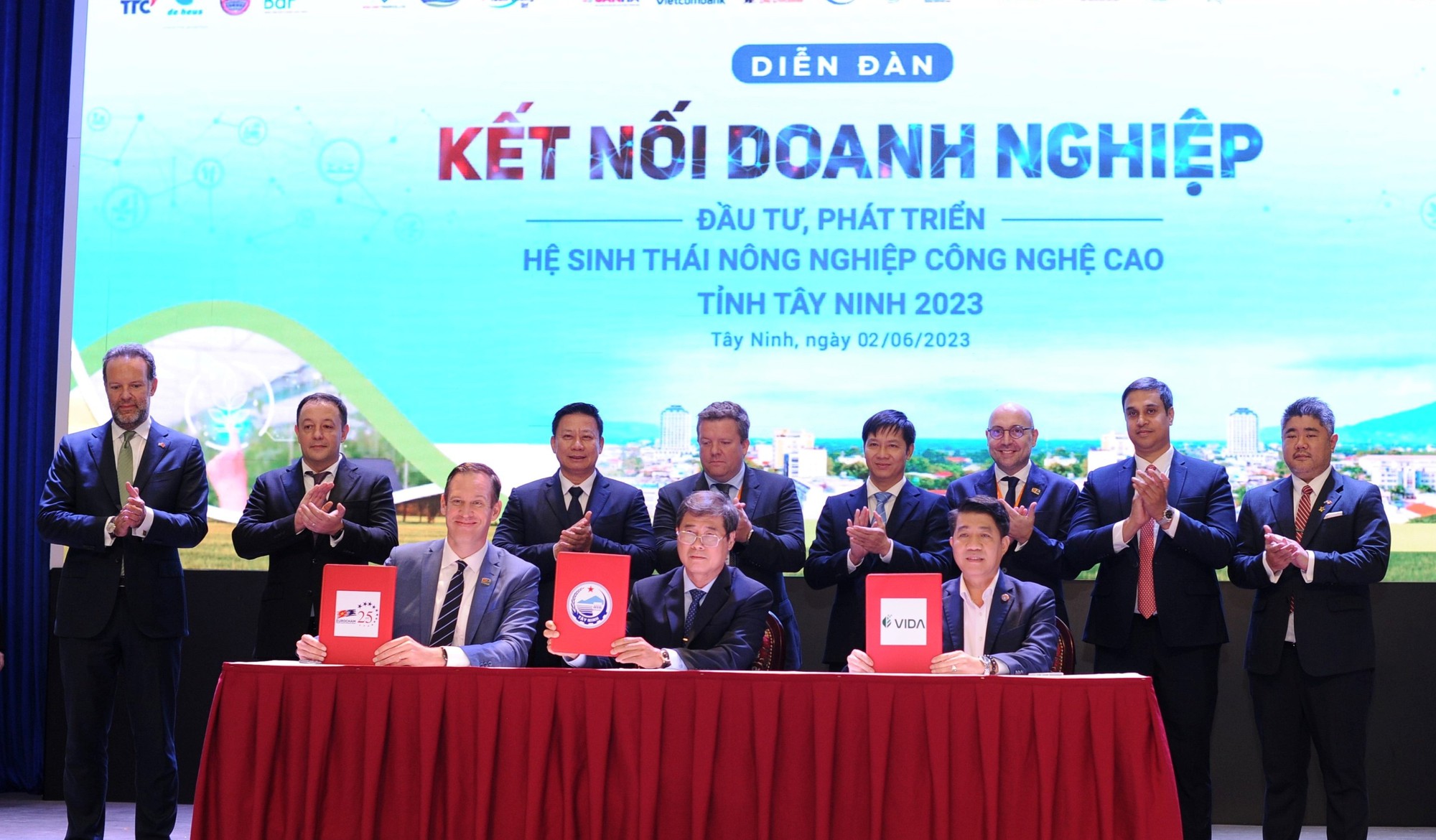 Chủ tịch UBND tỉnh T&acirc;y Ninh: Người d&acirc;n địa phương c&oacute; thể sống, l&agrave;m gi&agrave;u từ n&ocirc;ng nghiệp - Ảnh 1.