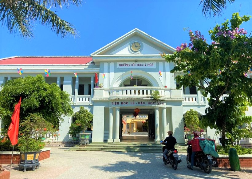 Quảng Bình: Trường tiểu học trả tiền thu sai quy định cho phụ huynh