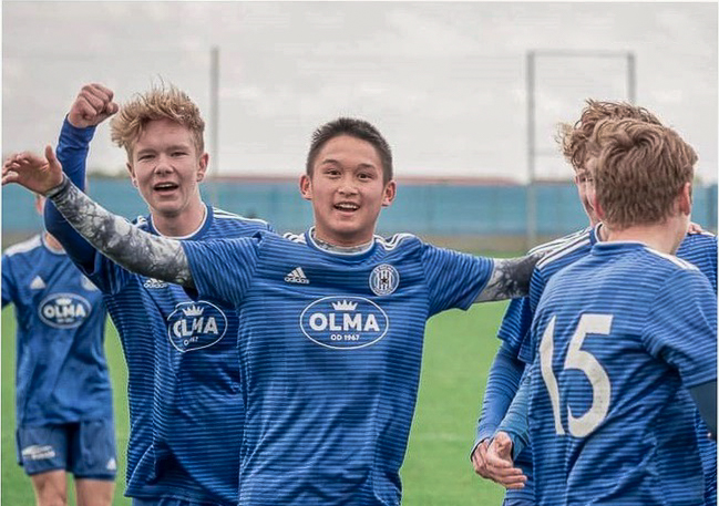 Tuyển U23 Việt Nam đ&oacute;n th&ecirc;m t&acirc;n binh Việt kiều - Ảnh 2.