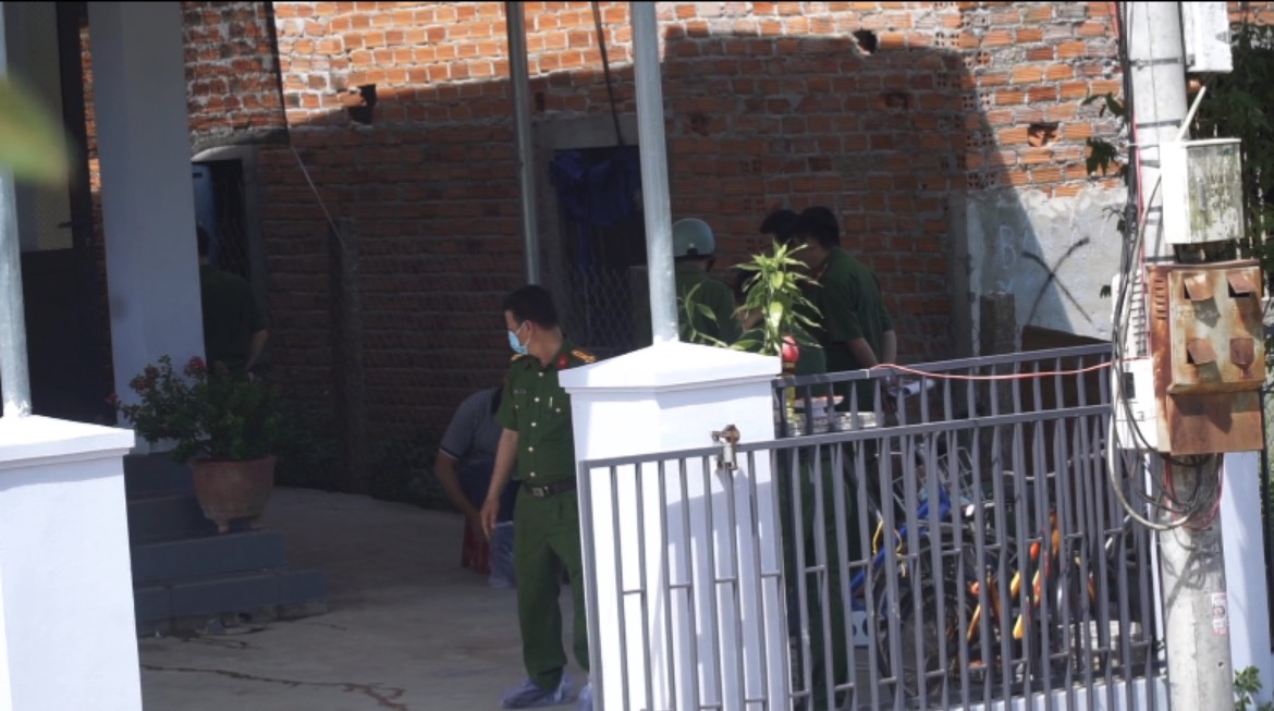 &Aacute;n mạng kinh ho&agrave;ng ở Kh&aacute;nh H&ograve;a: D&ugrave;ng ch&oacute; nghiệp vụ truy bắt hung thủ tr&ecirc;n n&uacute;i - Ảnh 2.