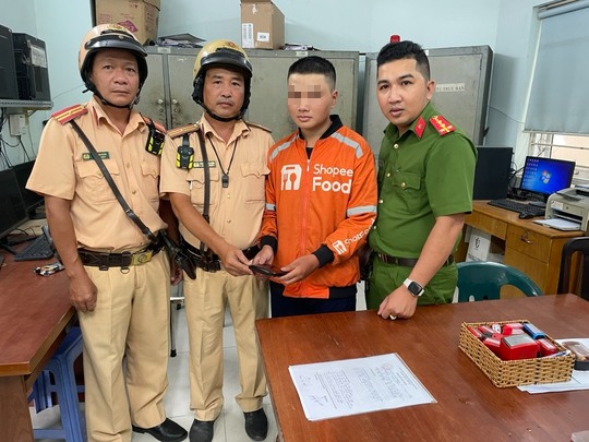 Nam sinh viên ở TP HCM viết thư cám ơn cán bộ CSGT